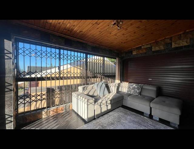 3 BEDROOM HOUSE FOR SALE IN VALDIN HEIGHTS